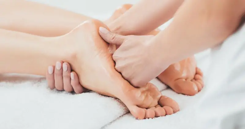 Massages pour la fasciite plantaire